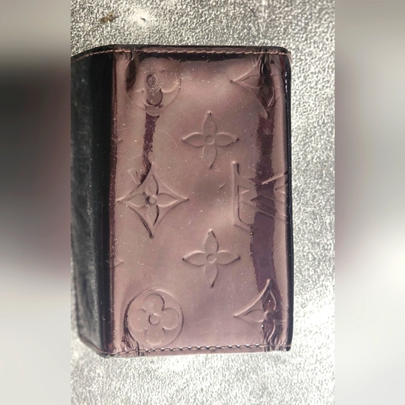 LOUIS VUITTON 2010 Monogram Burgundy Vernis 4 Key Holder - Picture 4 of 13